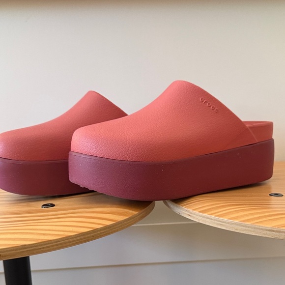 CROCS Women's Platform Clogs in Coral and Burgundy - Picture 2 of 6